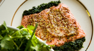 Saumon à la citronnelle, asperges et peau caramélisée (4 pers.)